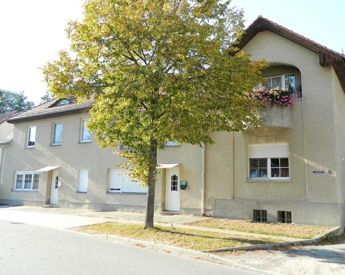 Unter Den Linden Halbe Exterior foto